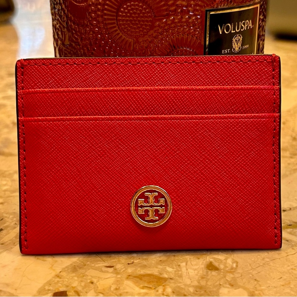 ✨Like new!✨ Tory Burch Robinson Card Case in Brilliant Red